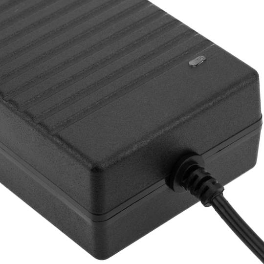 Netzteilversorgung von 220 VAC bis 12 VDC und 7A