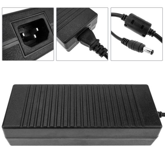 Desktopvoeding. 220 VAC-adapter bij 12 V en 10 A