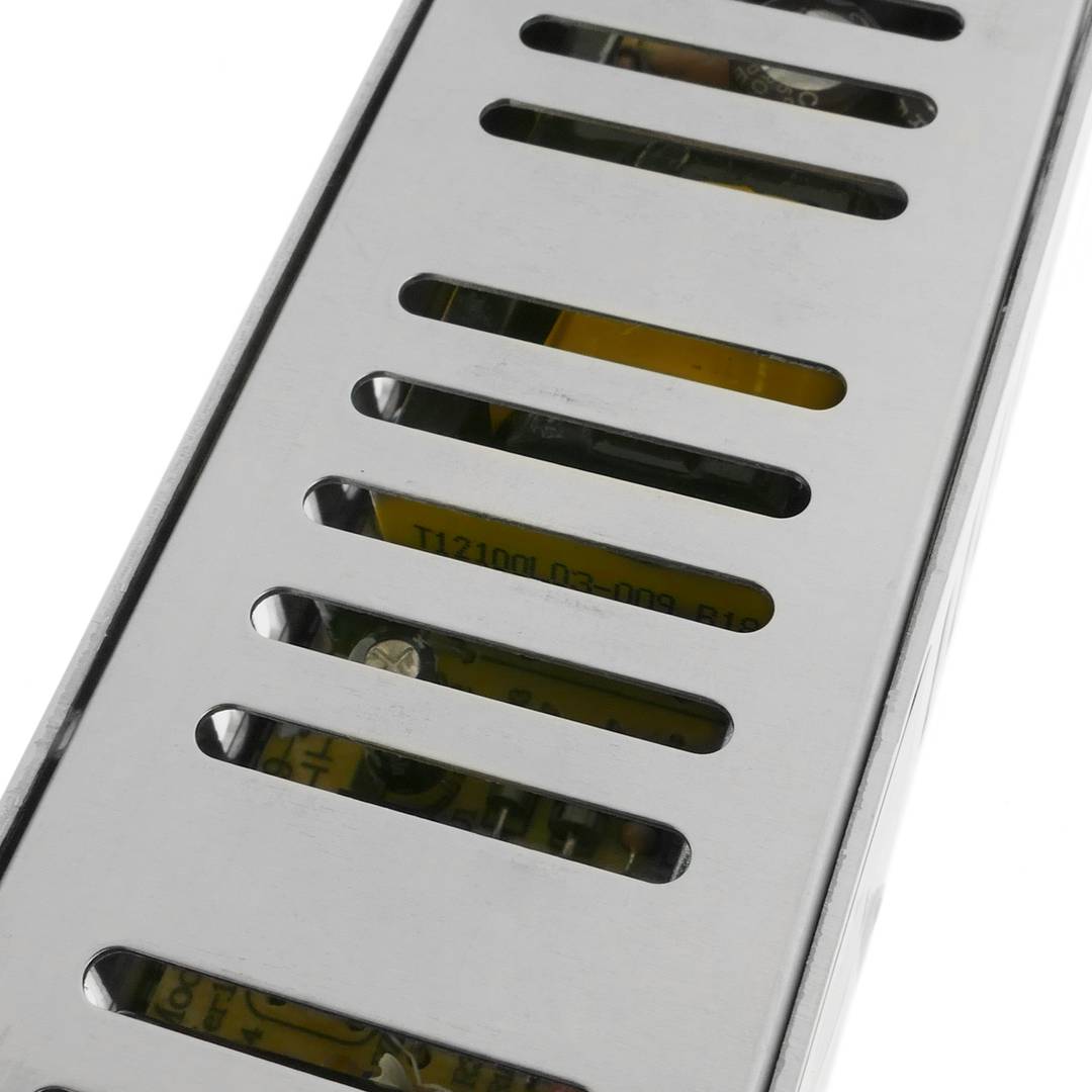 Font d'alimentació industrial 12VDC 5A. Mida 40 x 159 x 32 mm