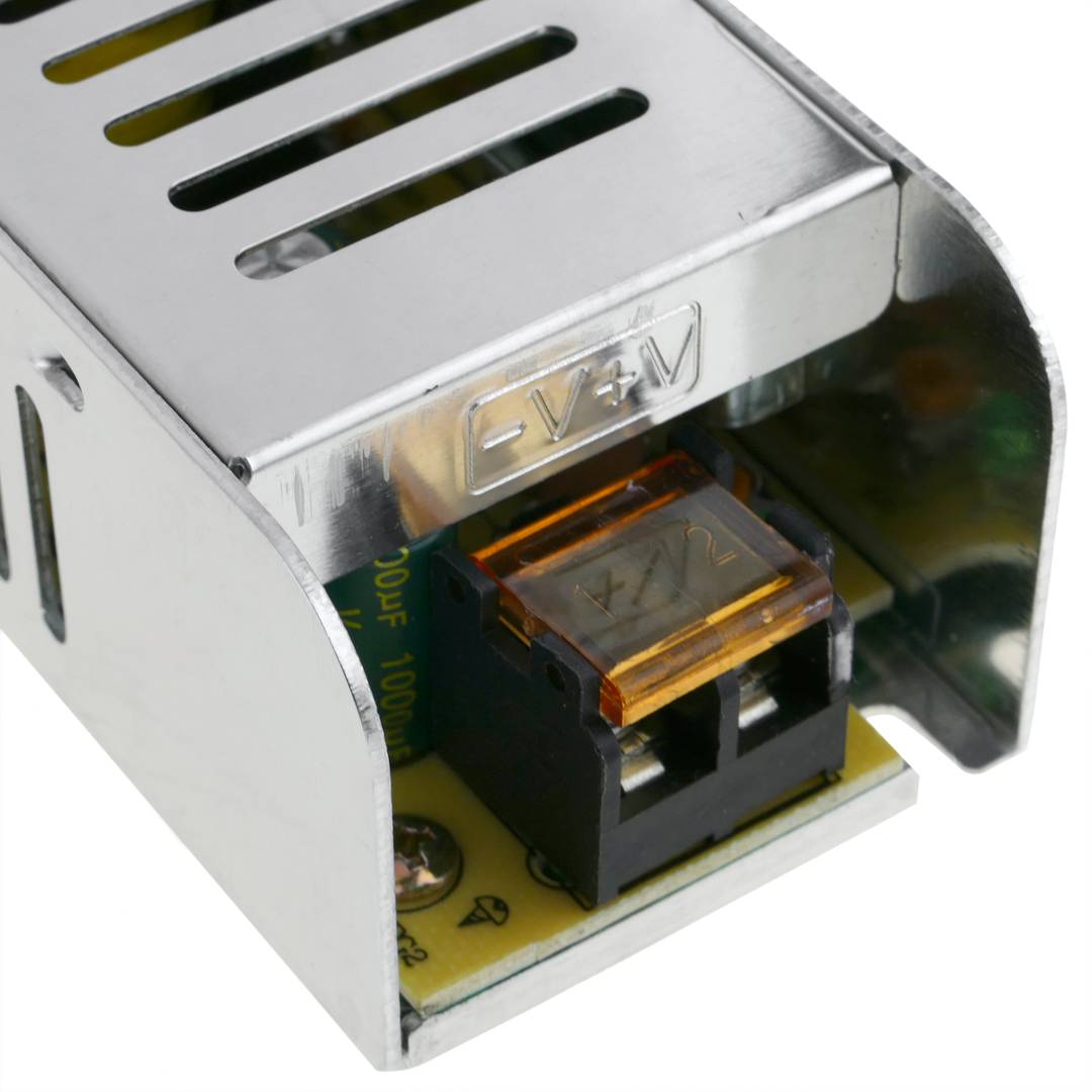 Source d'alimentation industrielle 12VDC 8.3A. Mesures 47 x 187 x 37 mm