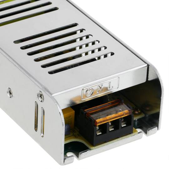 Source d'alimentation industrielle 12VDC 16.7A. Mesures 68 x 222 x 40 mm