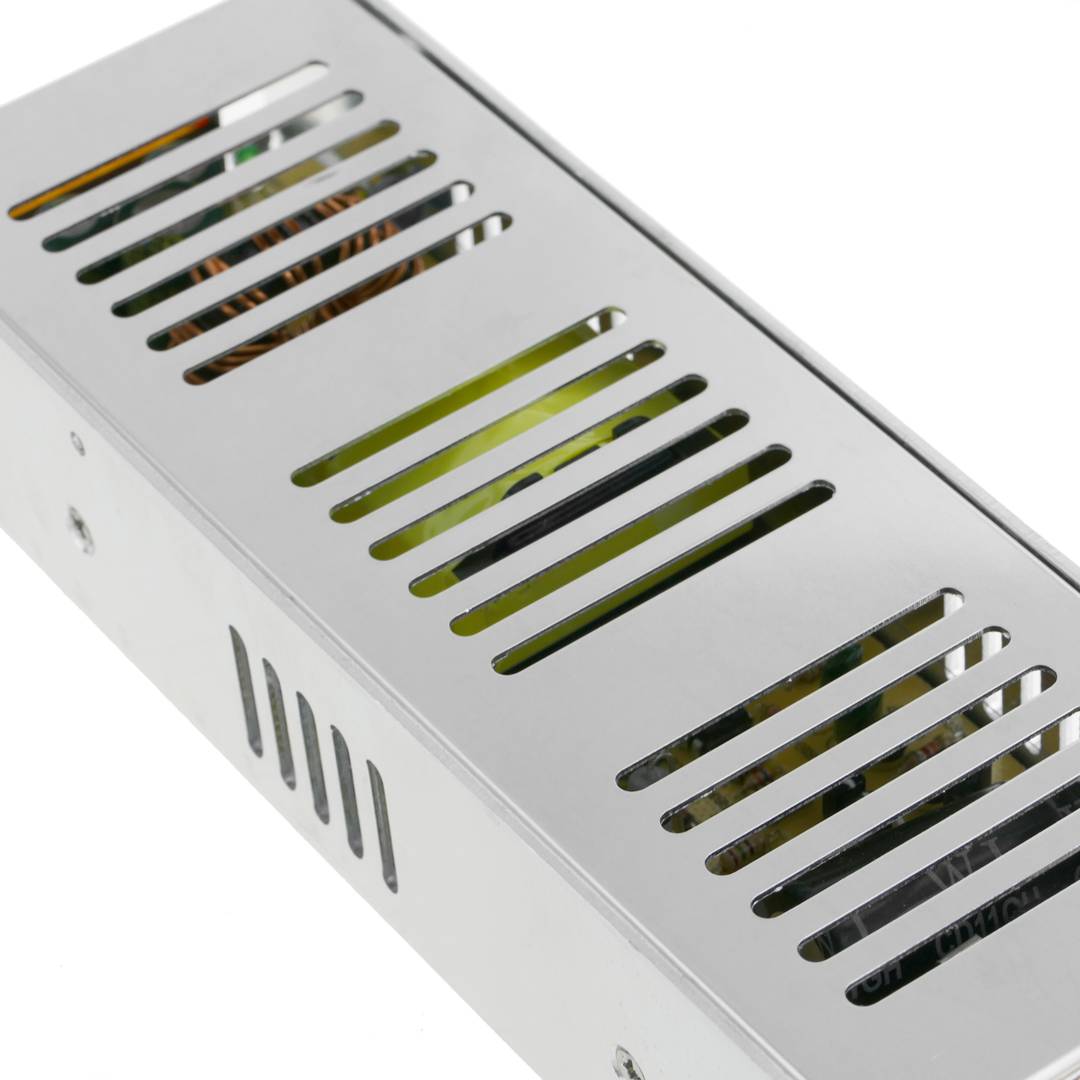 Source d'alimentation industrielle 12VDC 16.7A. Mesures 68 x 222 x 40 mm