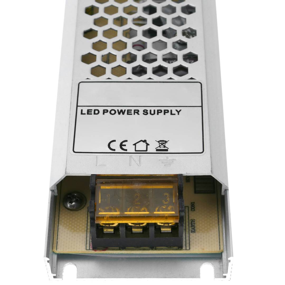 Fonte de alimentação industrial chã 12VDC 12.5A. Tamanho 53 x 235 x 21 mm