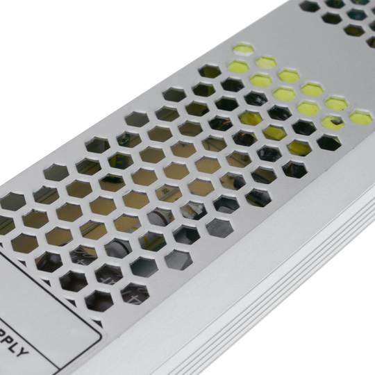 Fonte de alimentação industrial chã 12VDC 12.5A. Tamanho 53 x 235 x 21 mm