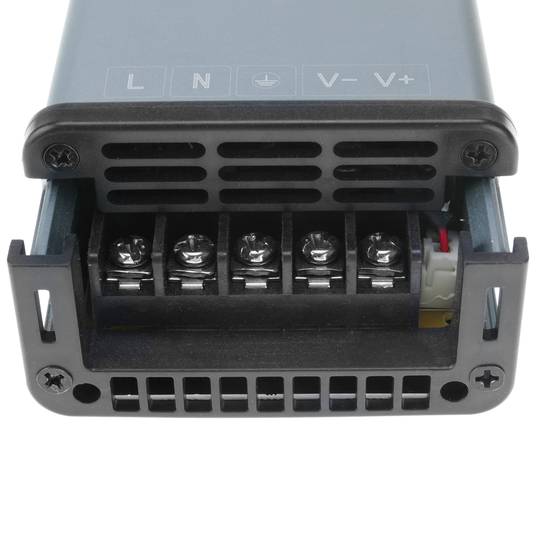Fuente de alimentación industrial de superficie 12VDC 8.3A. Tamaño 75 x 190 x 42 mm IP53
