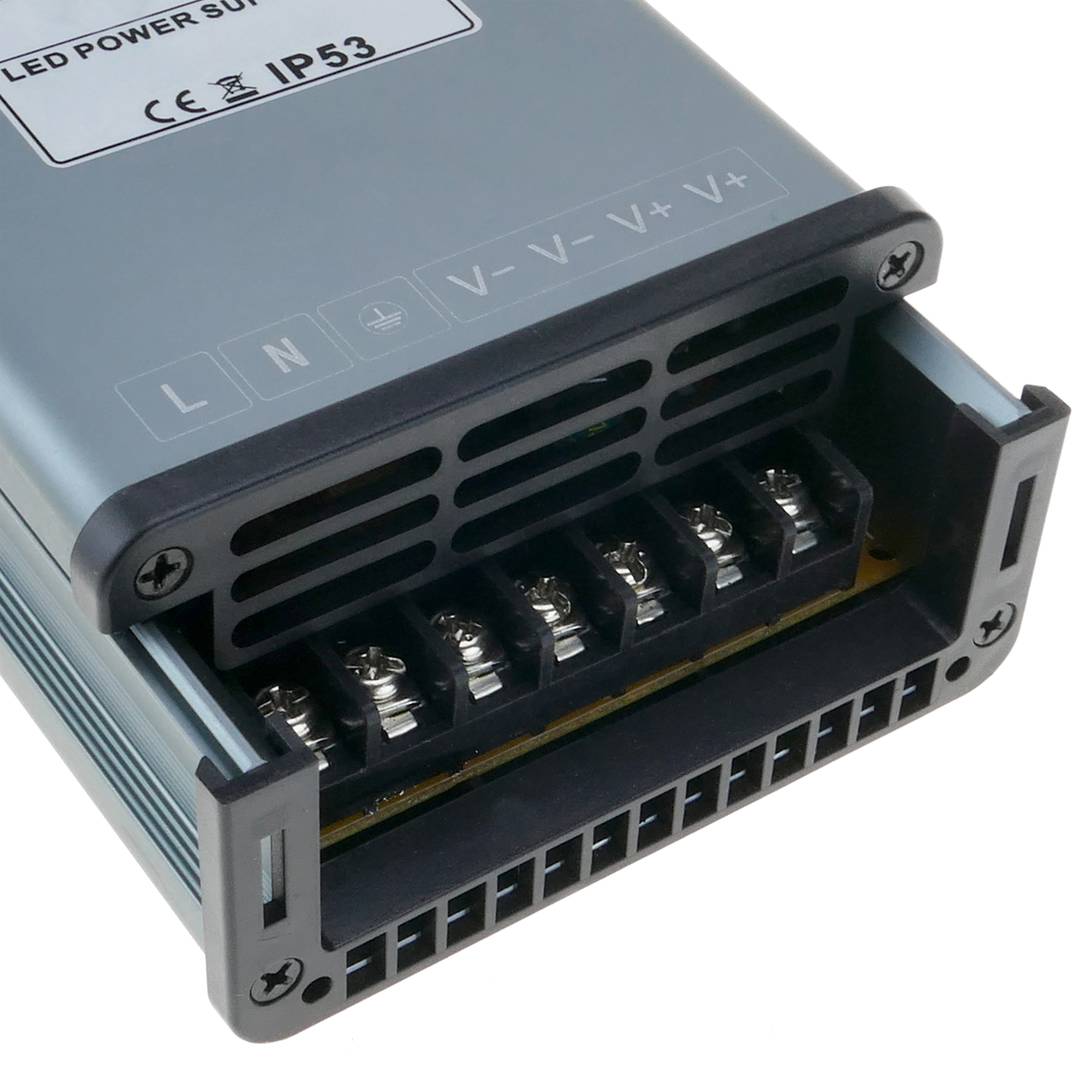 Alimentation électrique à surface plane. Transformateur électrique industriel 12VDC 20.8A. Mesures 95 x 173 x 50 mm IP53
