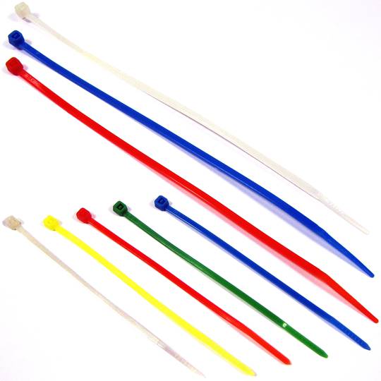 Kołnierze nylonowe w różnych kolorach w cewce po 300 sztuk