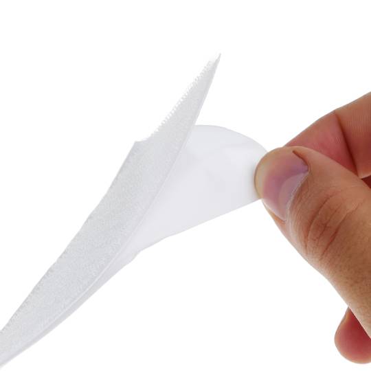 Szpula z taśmą samoprzylepną o wymiarach 50 mm x 25 m białej powierzchni haka
