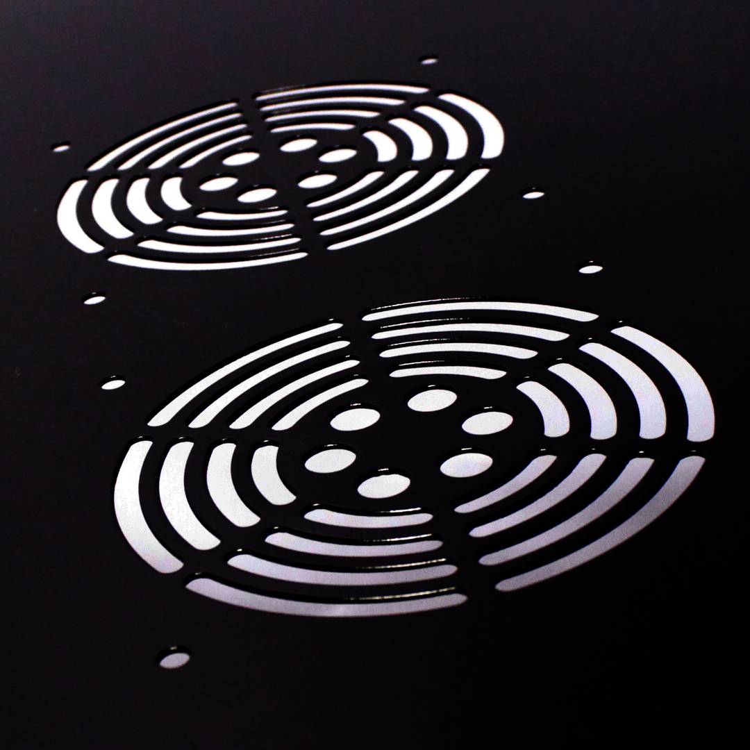 Server rack cabinet 19 inch 18U 600x600x900mm swivel wallmount SOHORack by RackMatic