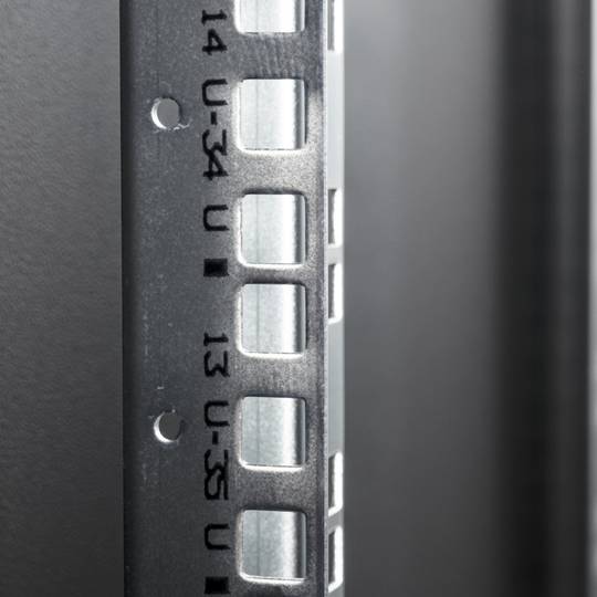 Armoire rack 19'' 42U 600x600x1980mm MobiRack par RackMatic Porte noire et verre trempé