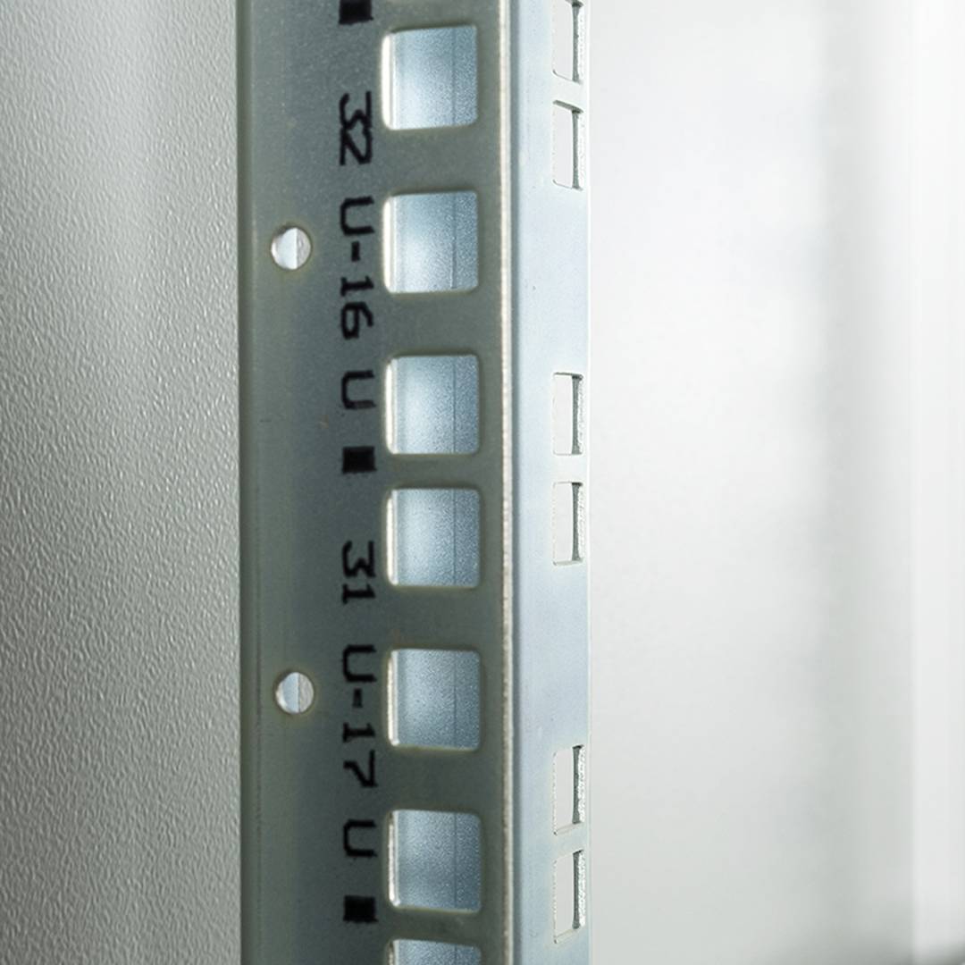 Rackkast 19'' staand 42U 600x800x1980mm MobiRack van RackMatic Witte en gehard glazen deur