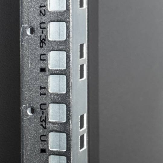 19'' staande rackkast 42U 600x1000x1980mm MobiRack van RackMatic Deur in zwart en gehard glas