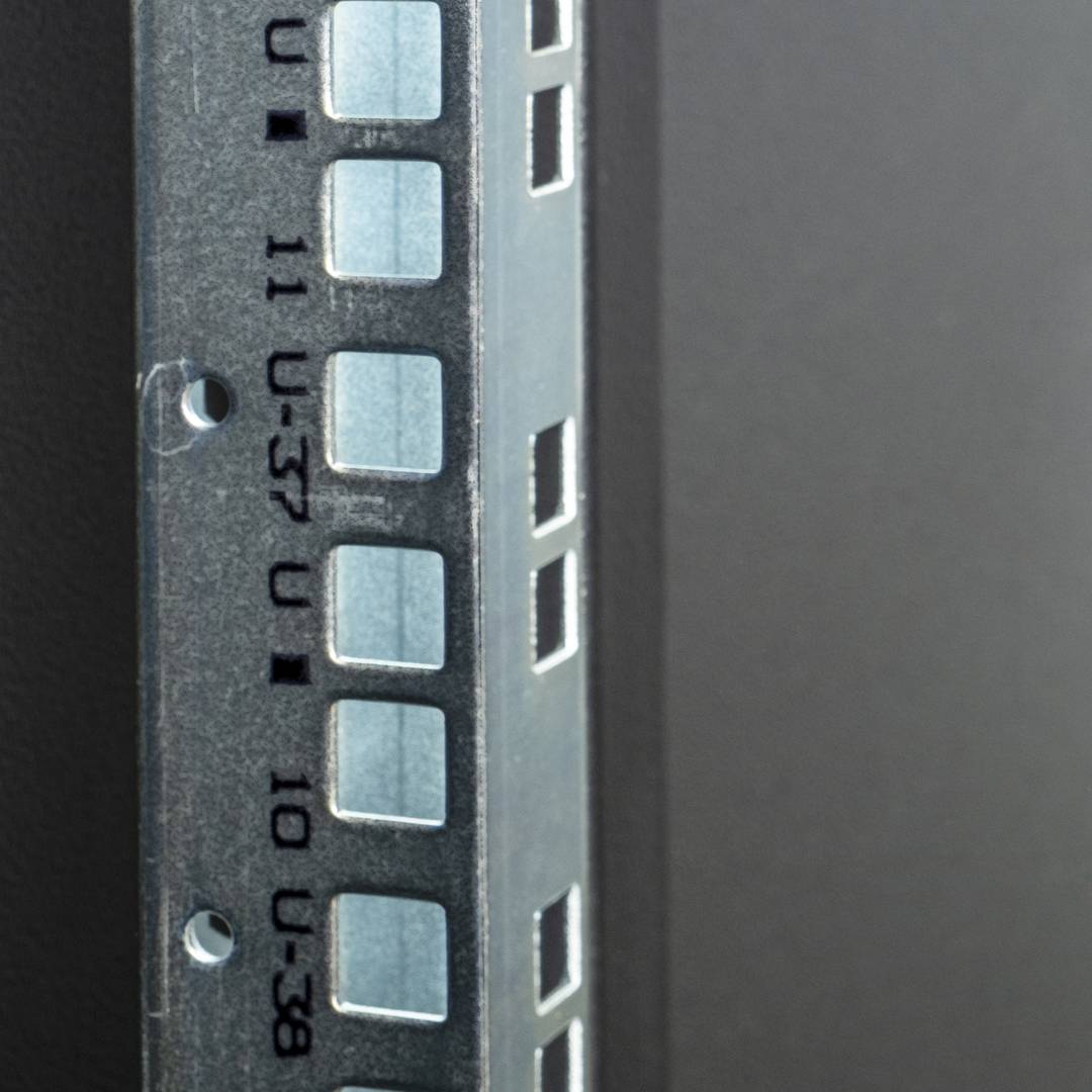 Armadio rack 19'' da terra 47U 600x1000x2202mm MobiRack di RackMatic Anta nera e vetro temperato