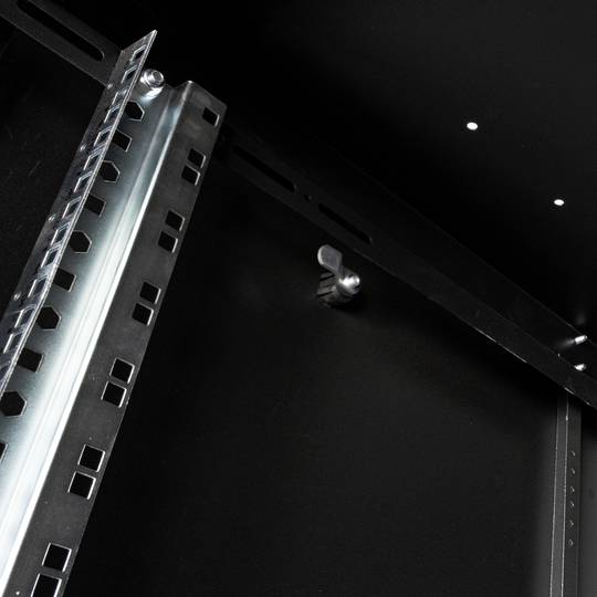 Rackschrank 19'' stehend 42U 600x1200x1980mm MobiRack von RackMatic Schwarze und gehärtete Glastür