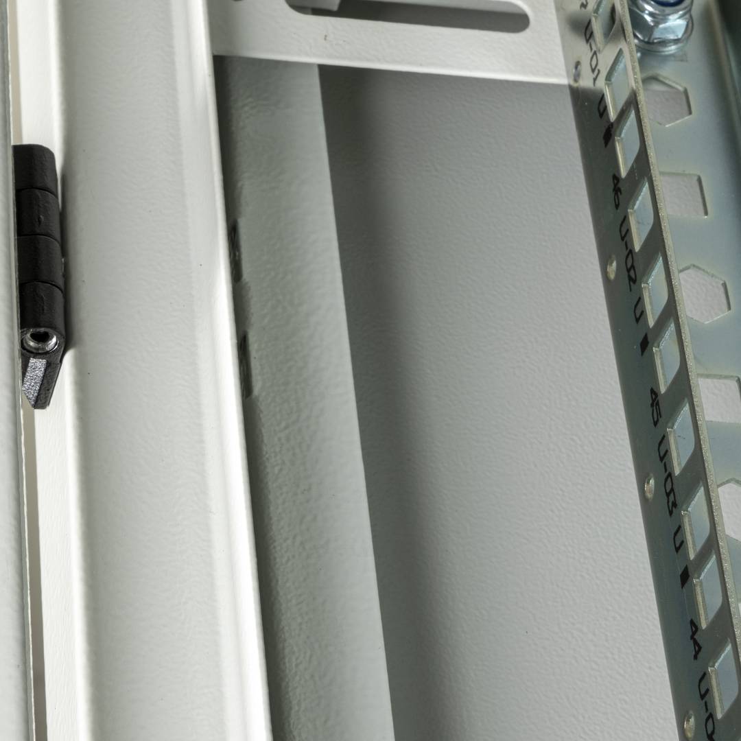 Armoire rack 19'' debout 42U 600x1200x1980mm MobiRack par RackMatic Blanc et porte verre trempé