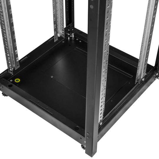 Armário rack 19'' pé 16U 600x600x825mm MobiRack by RackMatic Preto e porta metálica perfurada