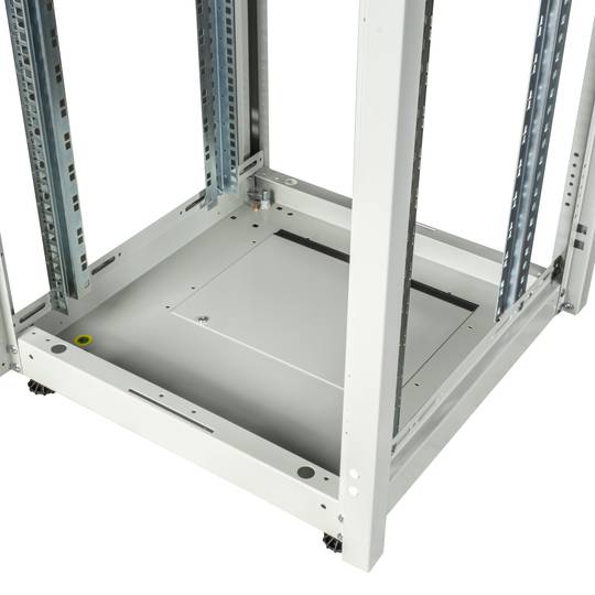 Armadio rack 19'' in piedi 16U 600x600x825mm MobiRack di RackMatic Bianco e porta in metallo forato