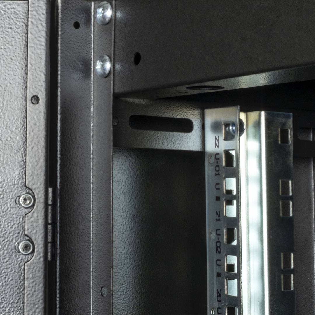 Armari rack 19'' de peu 22U 600x600x1081mm MobiRack de RackMatic Negre i porta de metall perforat