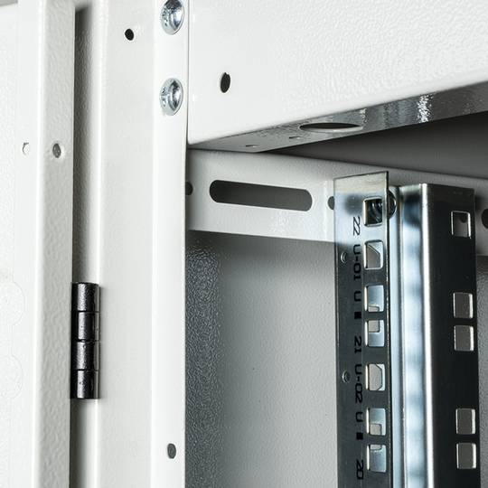 Szafa rack 19'' stojąca 22U 600x600x1081mm MobiRack by RackMatic Biała i drzwiczki metalowe perforowane