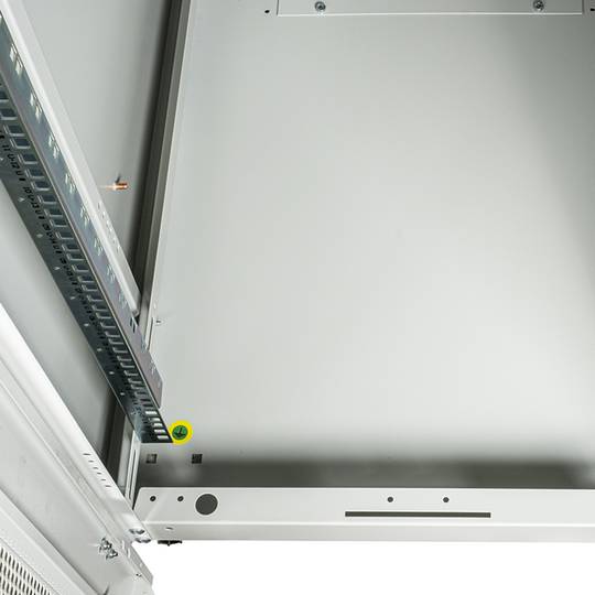 Szafa rack 19'' stojąca 22U 600x600x1081mm MobiRack by RackMatic Biała i drzwiczki metalowe perforowane