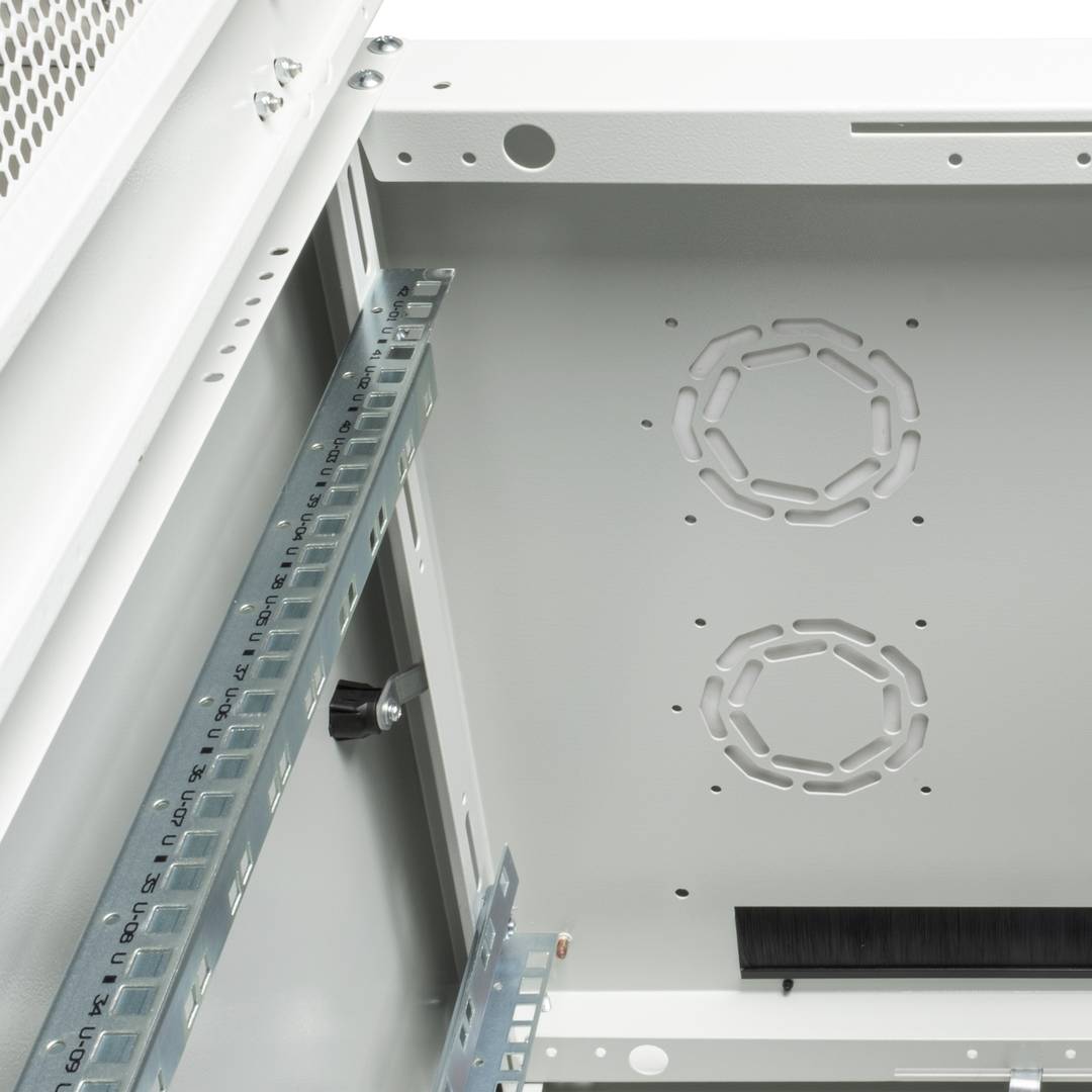 Rackkast 19'' staand 42U 600x600x1980mm MobiRack van RackMatic Witte en geperforeerde metalen deur