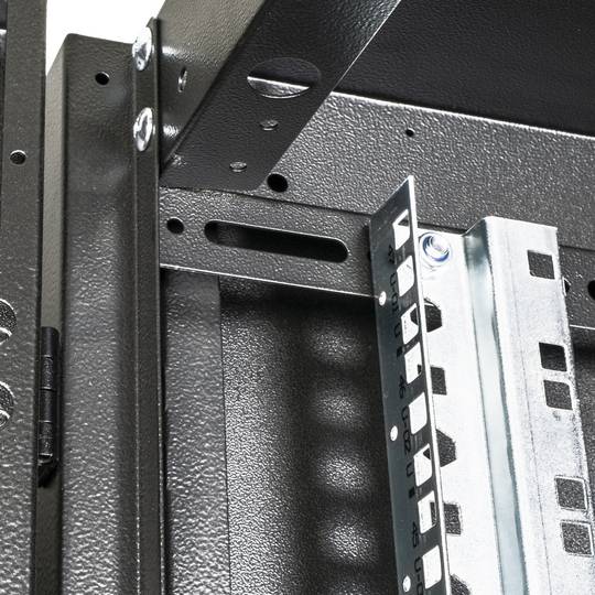 Armari rack 19'' de peu 47U 600x600x2202mm MobiRack de RackMatic Negre i porta de metall perforat