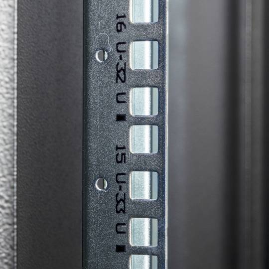 Armari rack 19'' de peu 47U 600x600x2202mm MobiRack de RackMatic Negre i porta de metall perforat