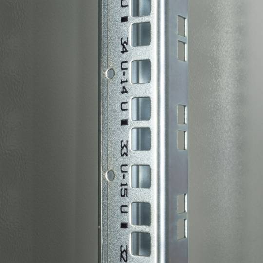 Armário rack 19'' 47U 600x600x2202mm MobiRack by RackMatic Branco e porta metálica perfurada