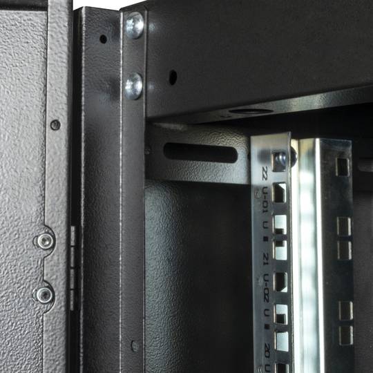 Rackkast 19'' staand 22U 600x800x1081mm MobiRack van RackMatic Zwarte en geperforeerde metalen deur