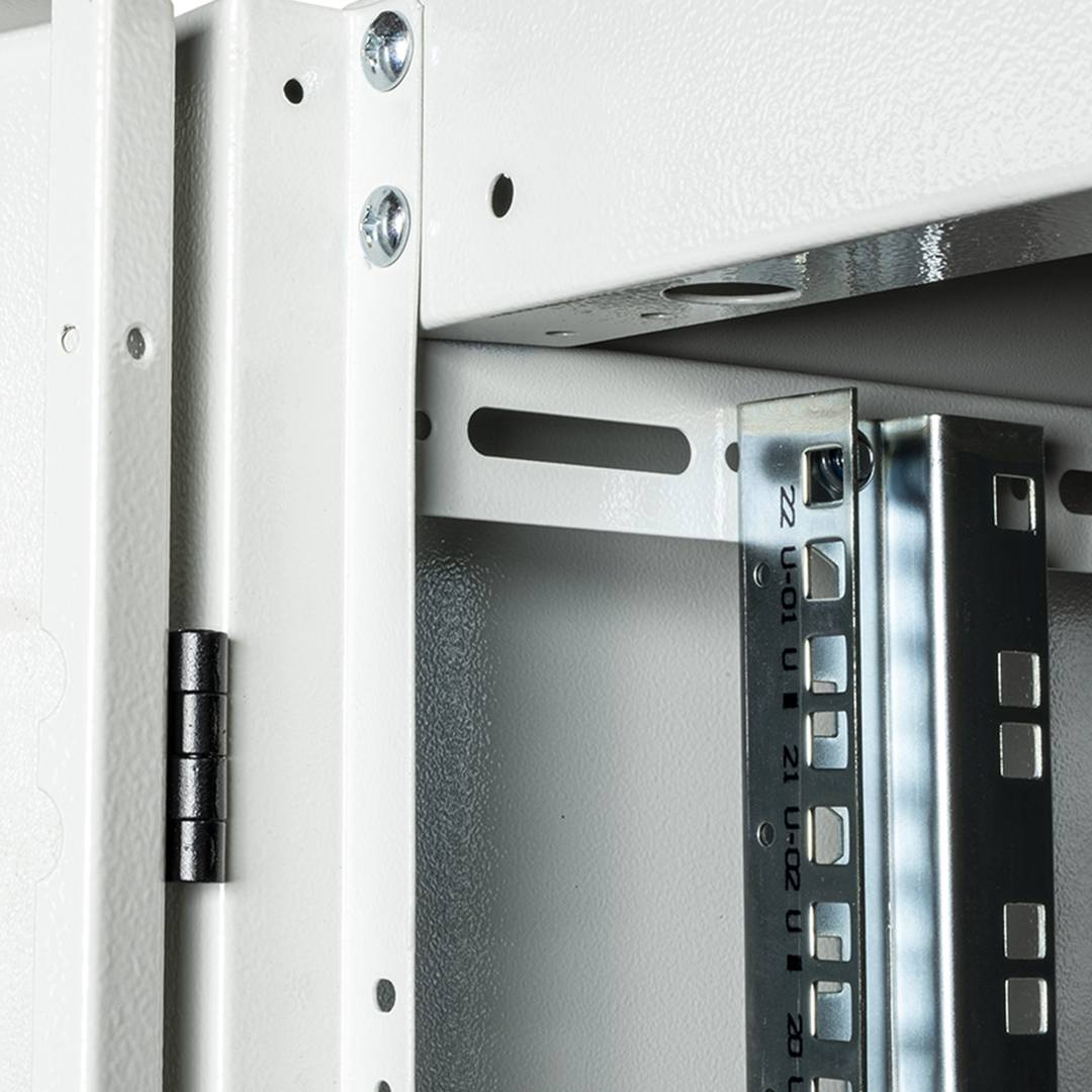 Armario rack 19'' de pie 22U 600x800x1081mm MobiRack de RackMatic Blanco y puerta de metal perforado
