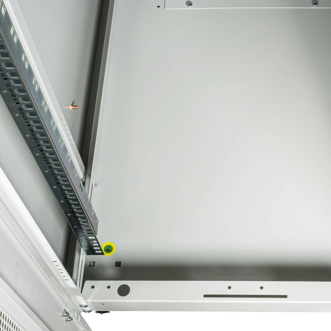 Armario rack 19'' de pie 22U 600x800x1081mm MobiRack de RackMatic Blanco y puerta de metal perforado