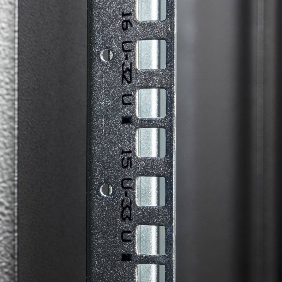 Armario rack 19'' de pie 32U 600x800x1536mm MobiRack de RackMatic Negro y puerta de metal perforado