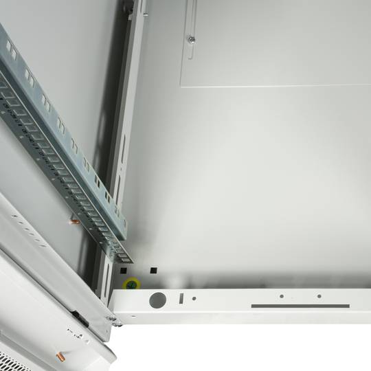 Szafa rack 19'' stojąca 47U 600x800x2202mm MobiRack by RackMatic Białe i perforowane drzwiczki metalowe