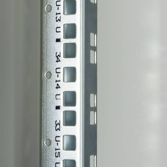 Szafa rack 19'' stojąca 47U 600x800x2202mm MobiRack by RackMatic Białe i perforowane drzwiczki metalowe