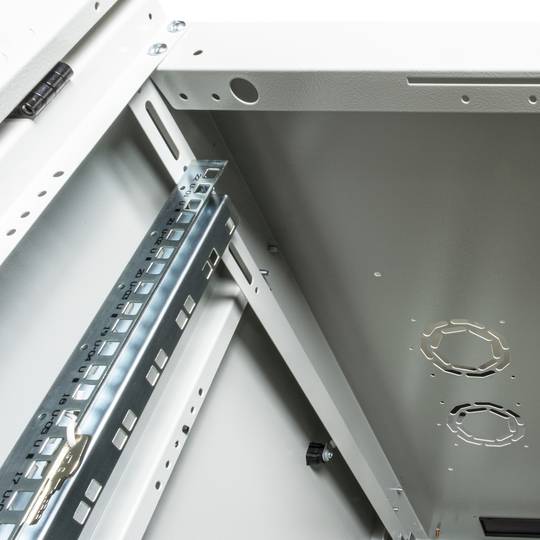 Szafa rack 19'' stojąca 22U 600x1000x1081mm MobiRack by RackMatic Biała i drzwiczki metalowe perforowane