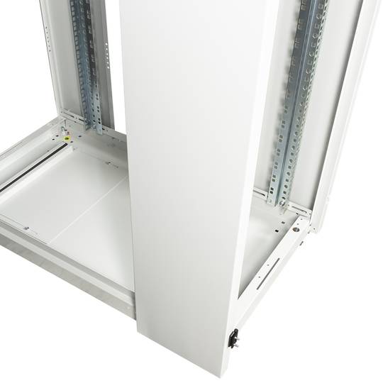 Armário rack 19'' pé 32U 600x1000x1536mm MobiRack by RackMatic Branco e porta metálica perfurada