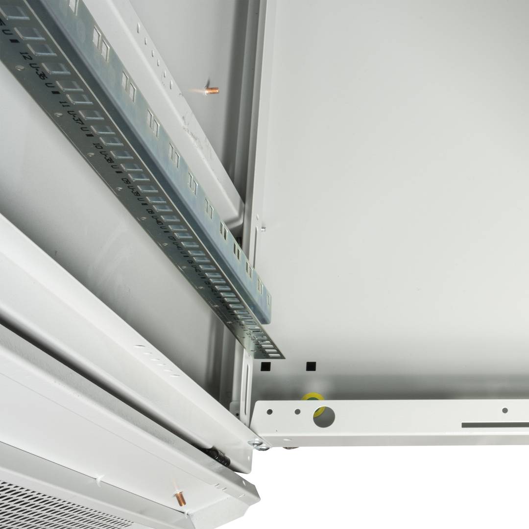 Szafa rack 19'' stojąca 42U 600x1000x1980mm MobiRack by RackMatic Biała i drzwiczki metalowe perforowane
