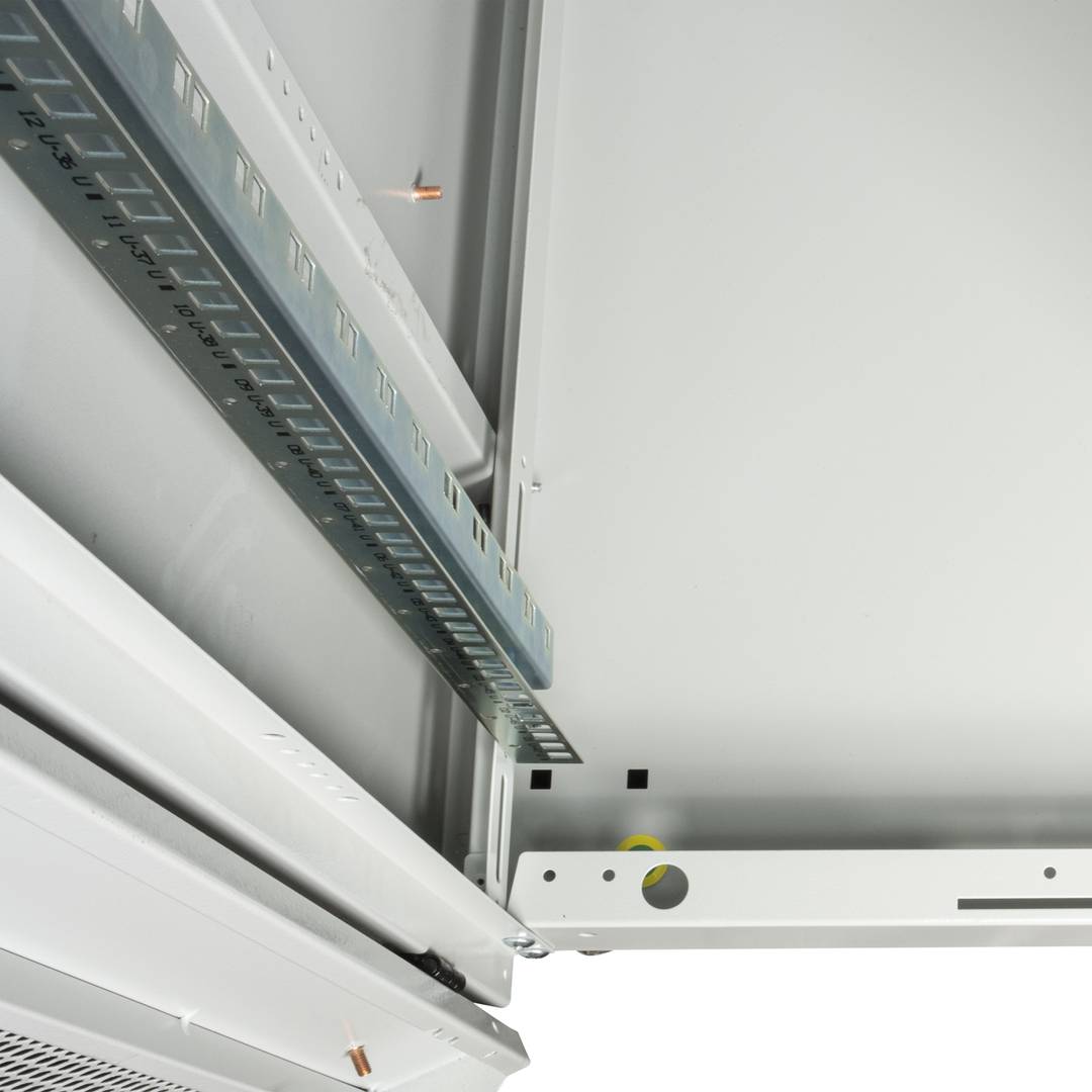 Armario rack 19'' de pie 47U 600x1000x2202mm MobiRack de RackMatic Blanco y puerta de metal perforado