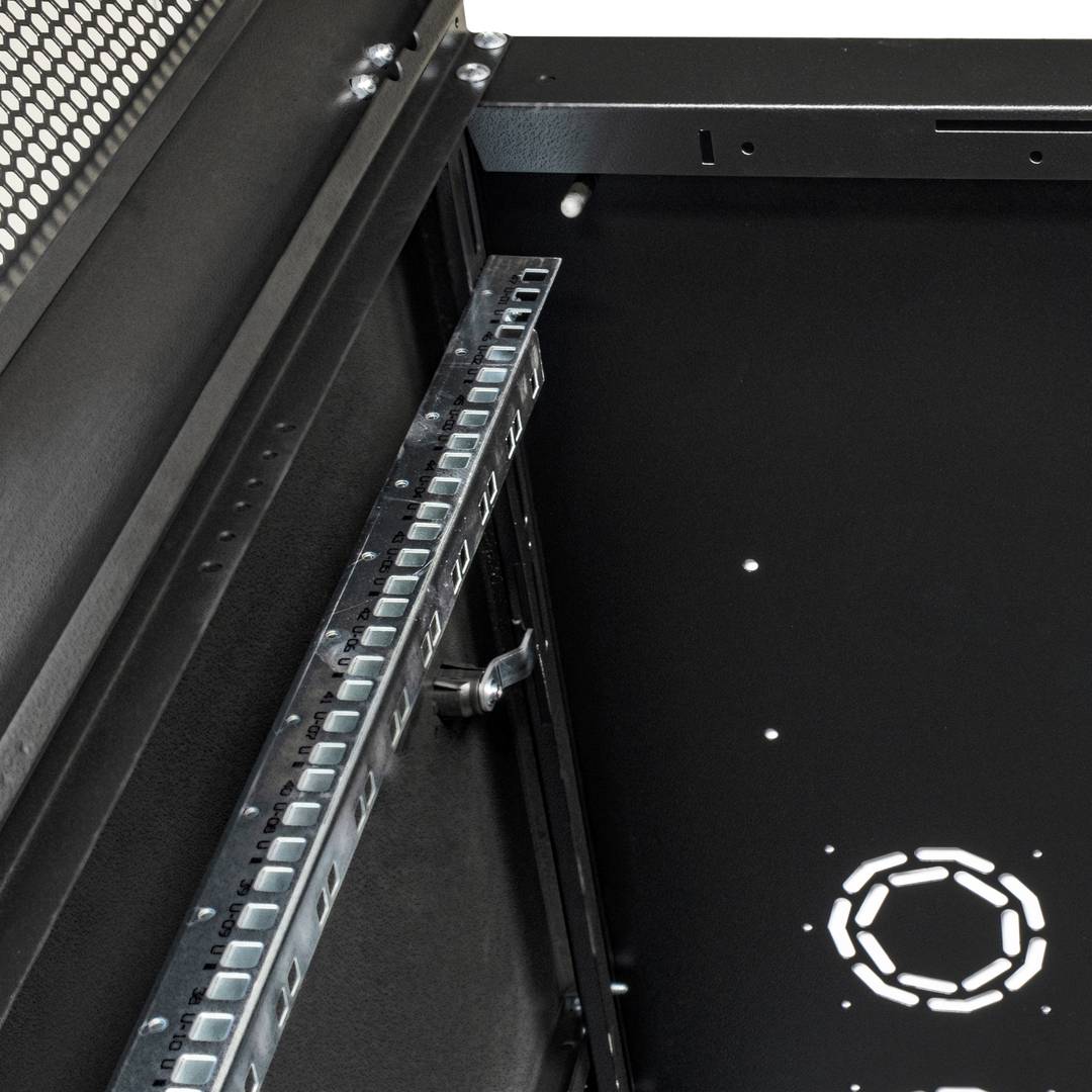 Armari rack 19'' de peu 47U 600x1200x2202mm MobiRack de RackMatic Negre i porta de metall perforat