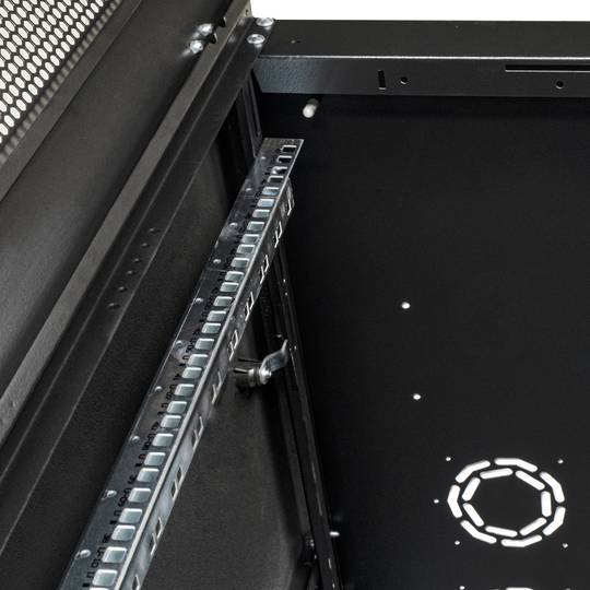 Armari rack 19'' de peu 47U 600x1200x2202mm MobiRack de RackMatic Negre i porta de metall perforat