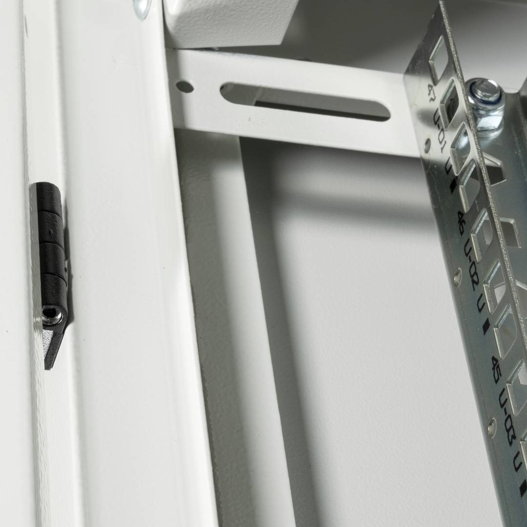 Armário rack 19'' pé 47U 600x1200x2202mm MobiRack by RackMatic Branco e porta metálica perfurada