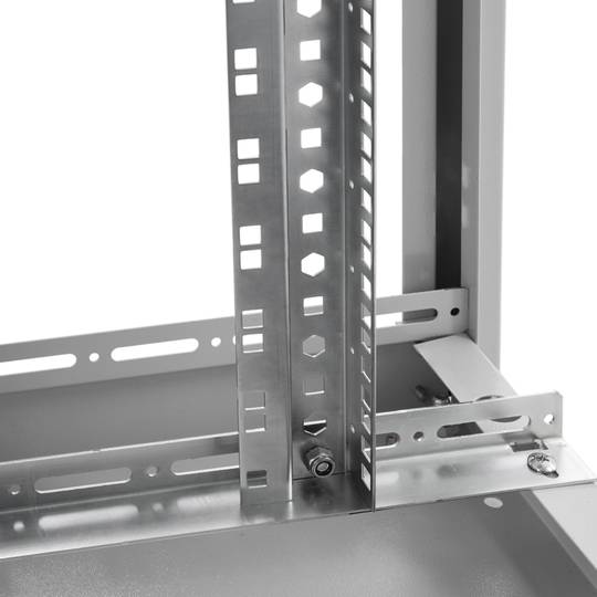 19'' Stand-Rack-Schrank 47 HE 800 x 1200 x 2202 mm MobiRack von RackMatic Weiße und perforierte Metalltür