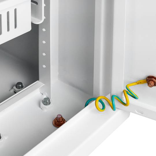 Charging and transport cabinet for 20 tablets and laptops white with 24 schuko on 2 strips