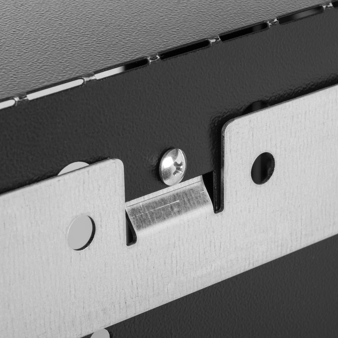 Armadio rack 19'' 6U 600x300x372 mm a parete SOHORack di RackMatic in nero RAL 9005