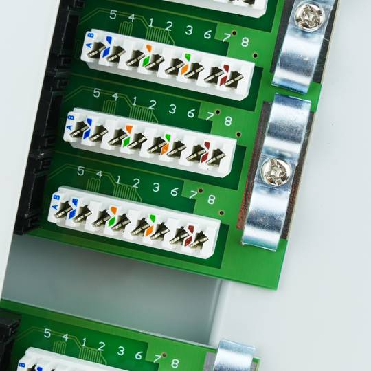 Patchpaneel 24 RJ45 Cat.5e UTP 1U wit met kam