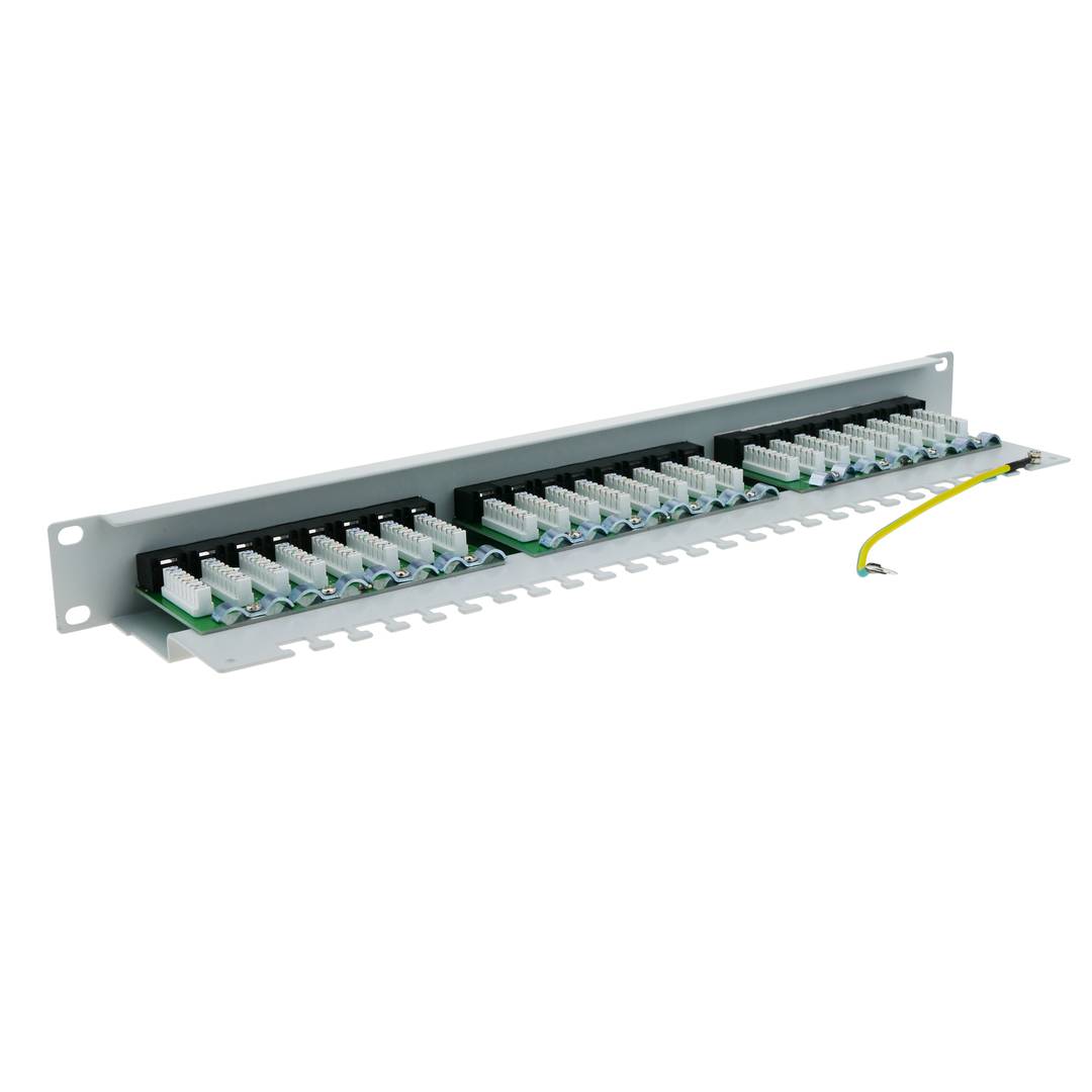 Patchpaneel 24 RJ45 Cat.5e UTP 1U wit met kam