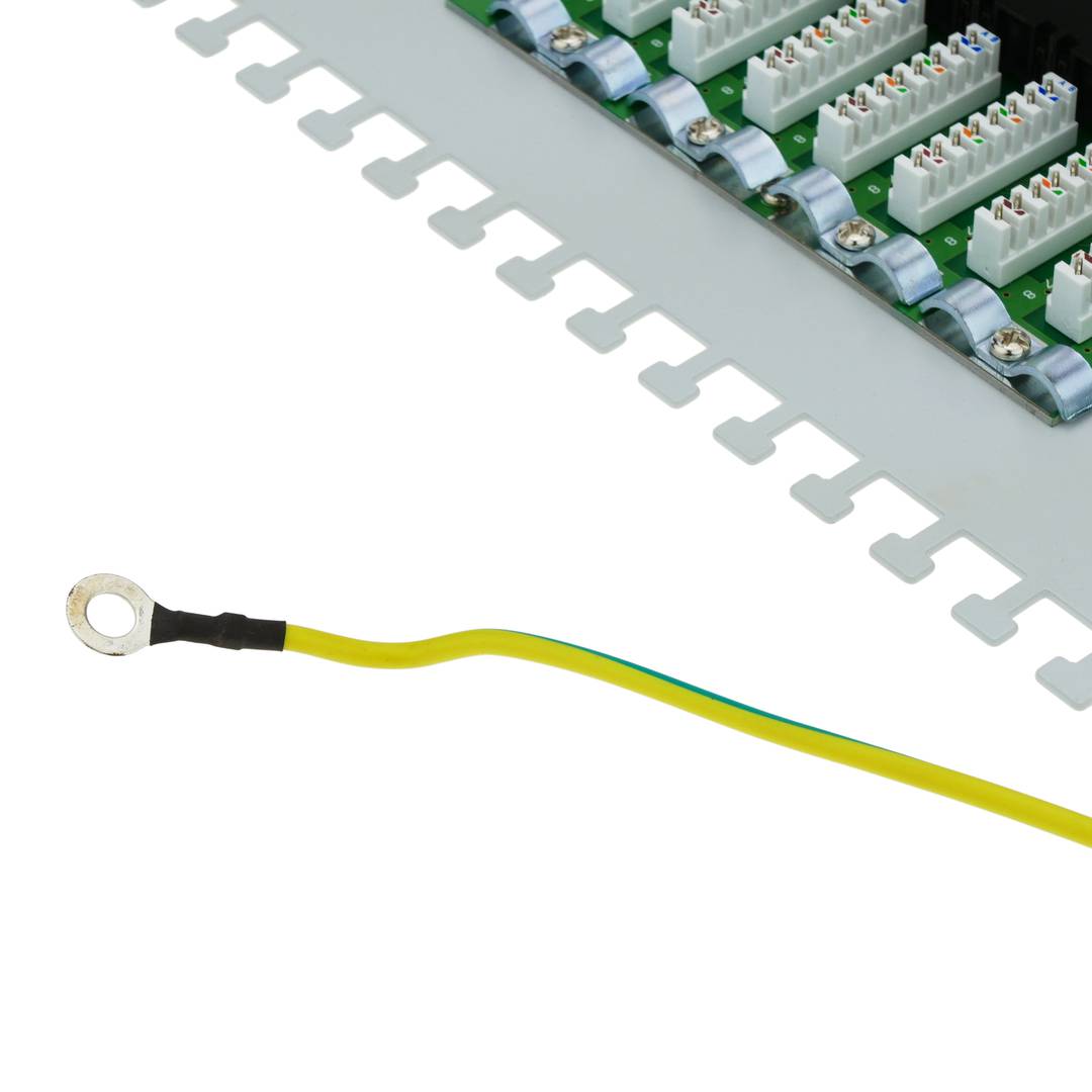 Patchpaneel 24 RJ45 Cat.5e UTP 1U wit met kam