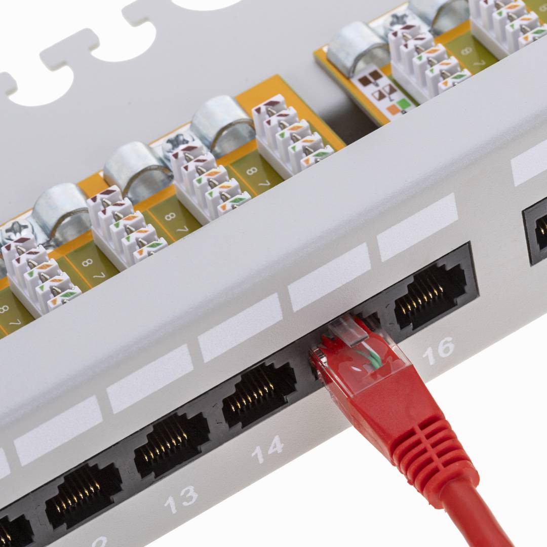 Patch-Panel 1HE 24 RJ45 UTP Cat.6 weiss kamm