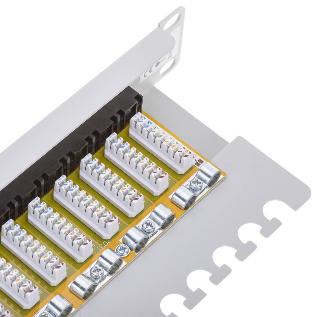 Patch-Panel 1HE 24 RJ45 UTP Cat.6 weiss kamm