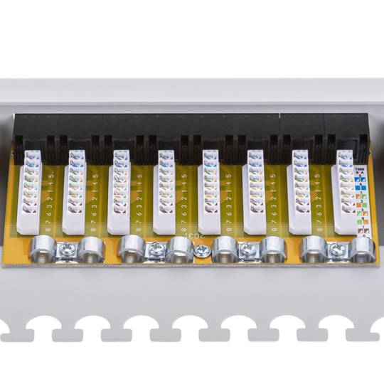 Patch-Panel 1HE 24 RJ45 UTP Cat.6 weiss kamm